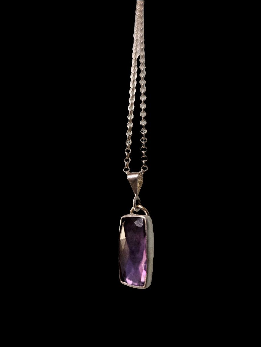 Color-changing Alexandrite Pendant