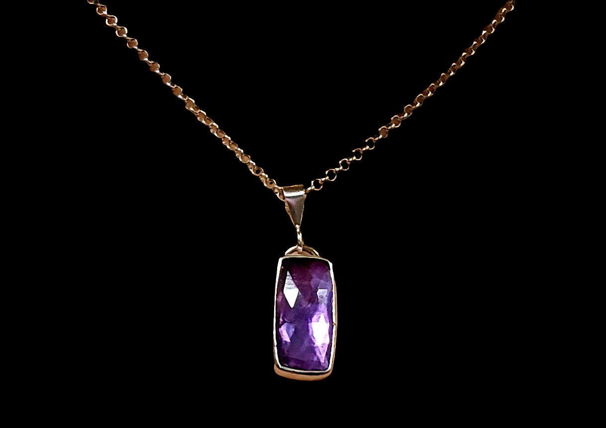 Color-changing Alexandrite Pendant